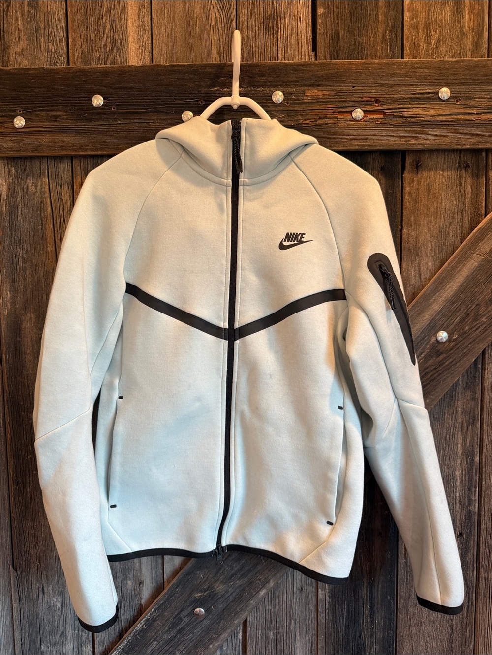 Nike Men’s Light blue Hooded Performance Jacket with Black Trim